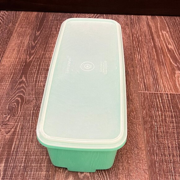 Vintage Tupperware Jadeite Green Celery/Vegetable Keeper - Picture 5 of 16